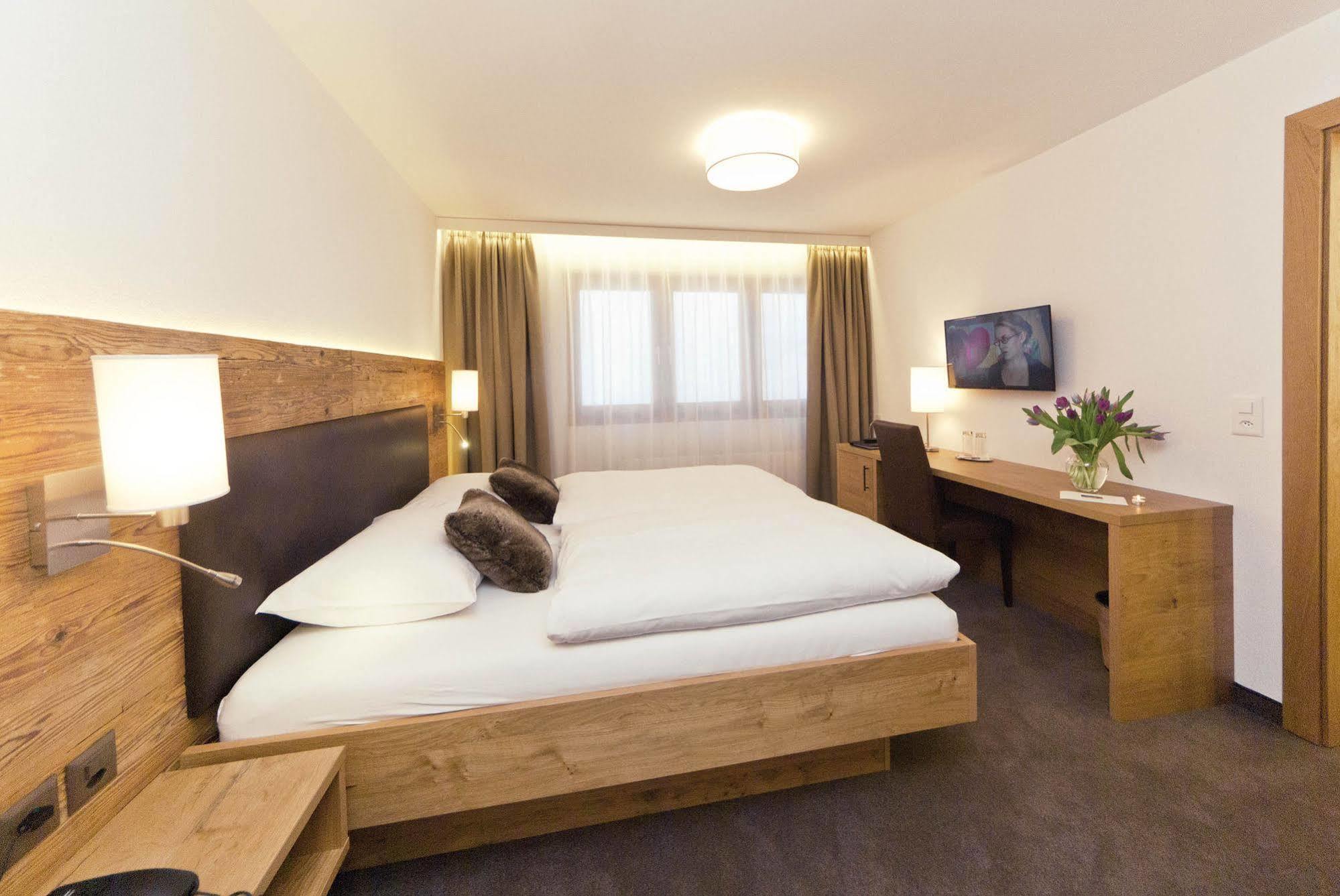 Waldpark Hotel Garni Samnaun Extérieur photo